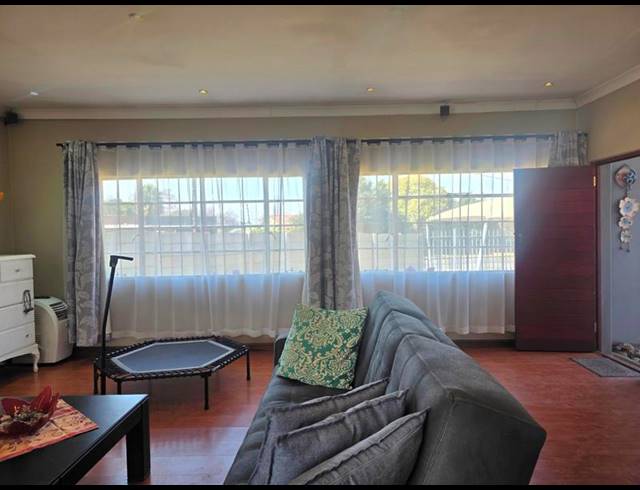 3 BEDROOM HOUSE FOR SALE IN HAZELPARK